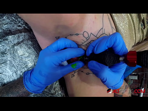 ❤️ Ekstreme tatuita varmulo Sully Savage ricevis tatuon sur sia klitoro ❤️ Fikado ĉe ni % eo.xxxner.ru%