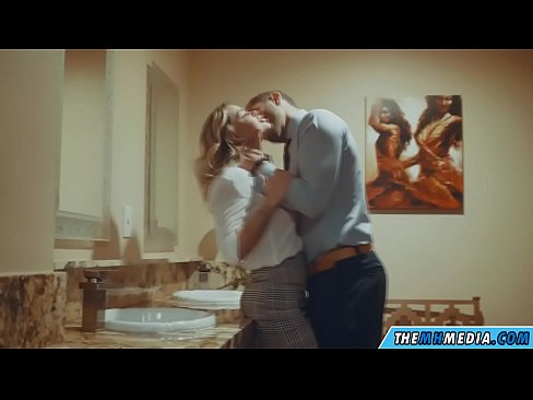 ❤️ Kiam belplena blondulo delogas vin en publika necesejo ❤️ Fikado ĉe ni % eo.xxxner.ru%